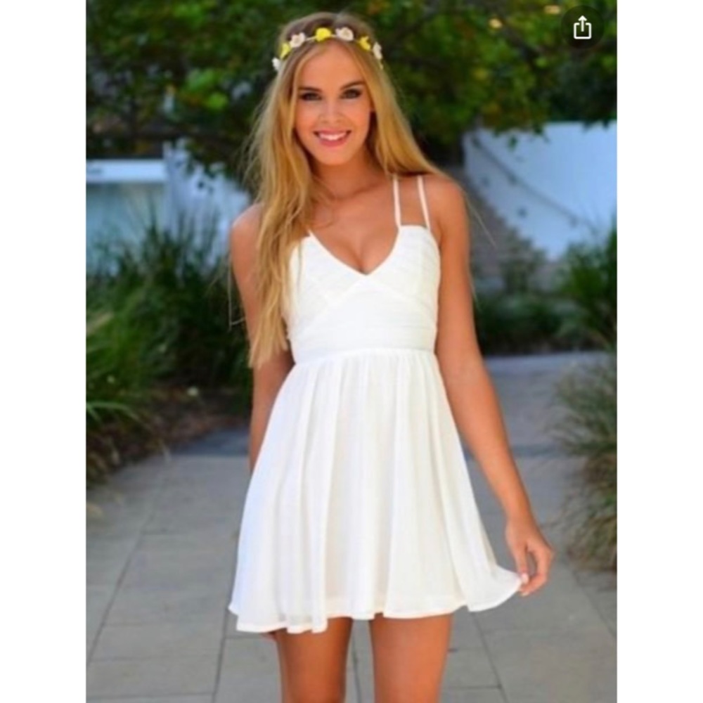 Beautiful NWT Shareen White Flowy Mini Dress